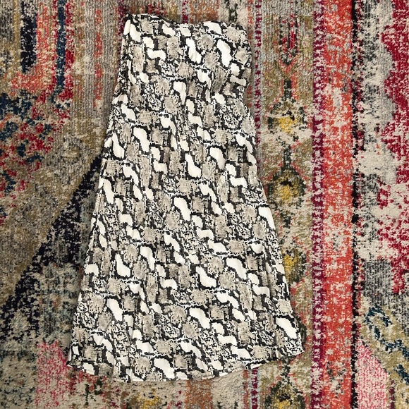 H&M Dresses & Skirts - 💖snake skin patterned silk midi skirt